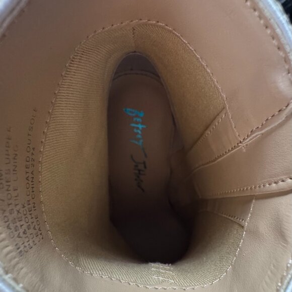 Betsey Johnson Pearl Rhinestone Ankle Boots Pointed Toe Block Heel Zip-Size 7.5 - Picture 4 of 5